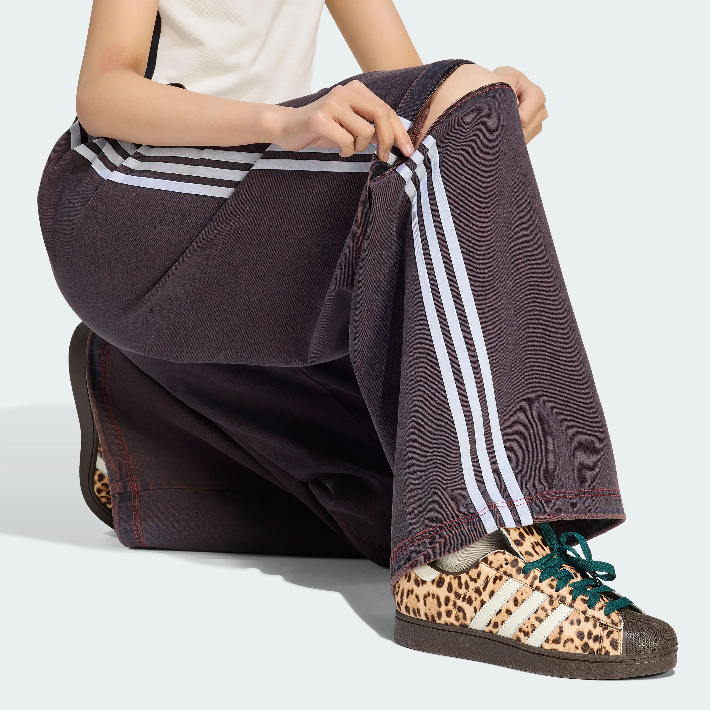 Женские джинсы adidas originals × Coca-Cola ADILENIUM FIREBIRD (цвет как на фото) — фото 5