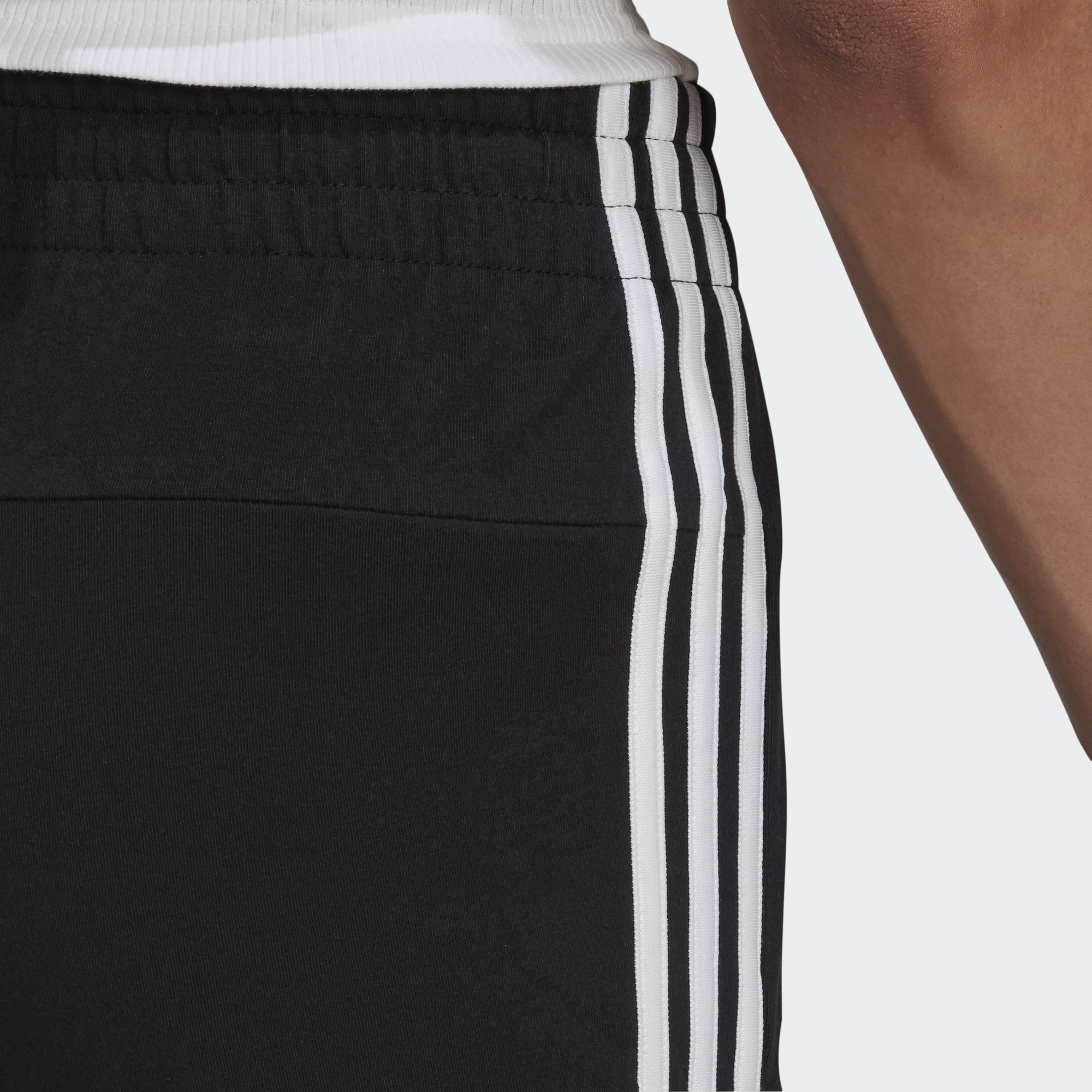 Женские шорты adidas ESSENTIALS SLIM 3-STRIPES SHORTS (черный) — фото 5