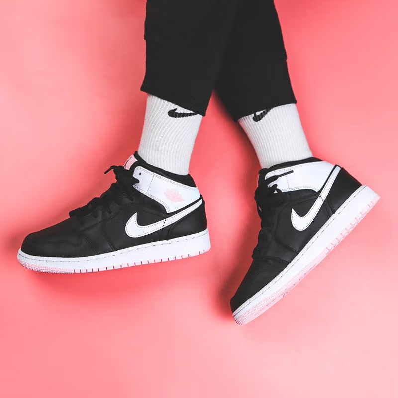 Кроссовки Jordan JordanAir Jordan 1 Mid "Arctic Pink" GS (черный / белый / розовый) — Чёрный / белый / розовый — фото 4