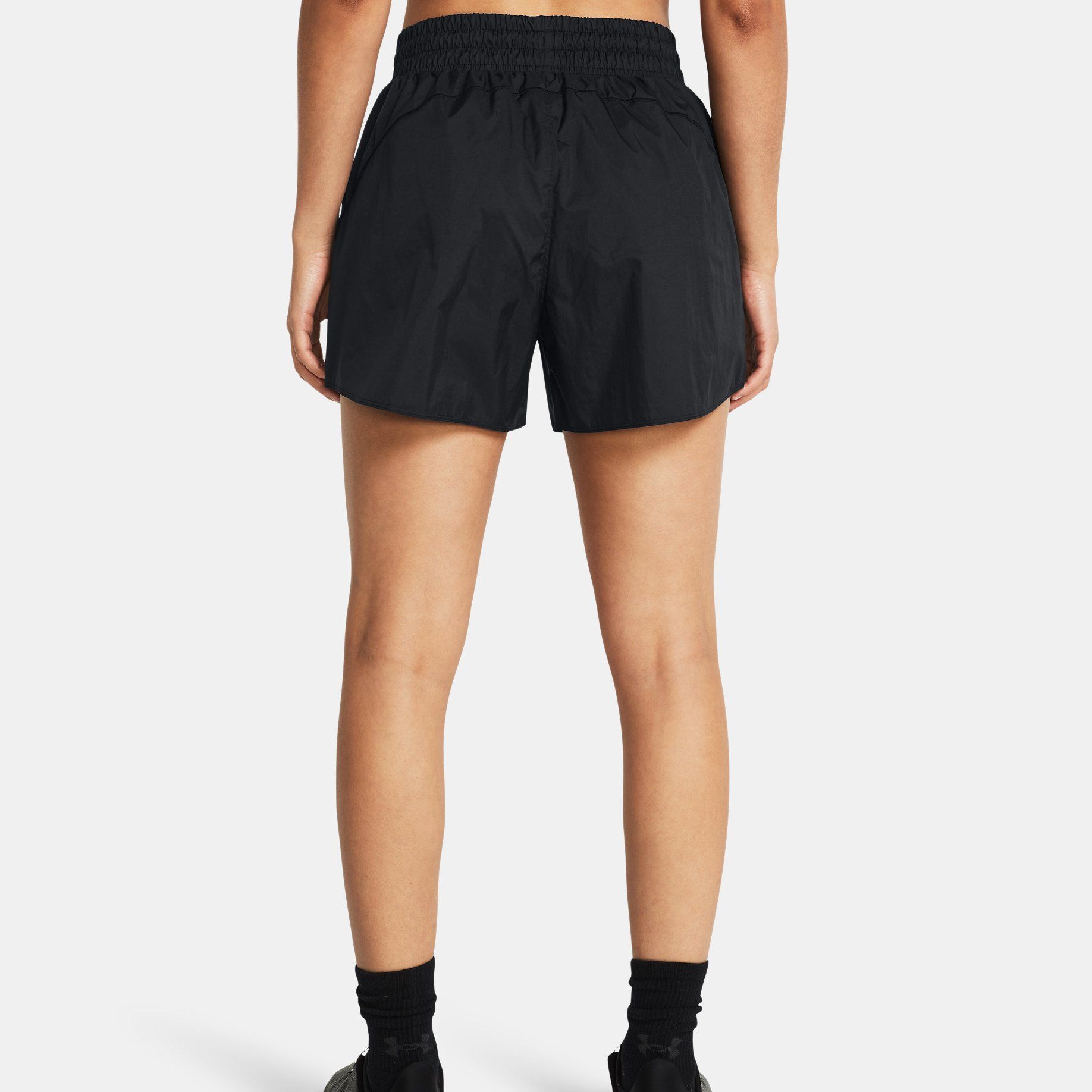 Женские шорты Under Armour Under Armour UA Vanish 5" Crinkle (черные) — фото 4