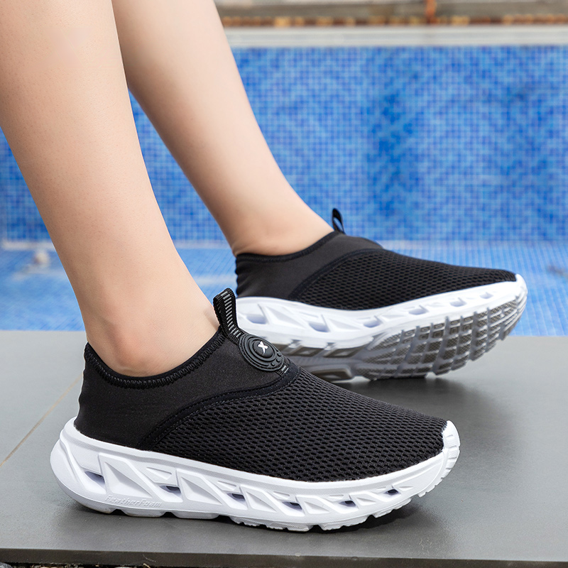 XTEP Abrasion Resistant Breathable Abrasion Resistant Breathable Low top Outdoor Shoes Women’s Black