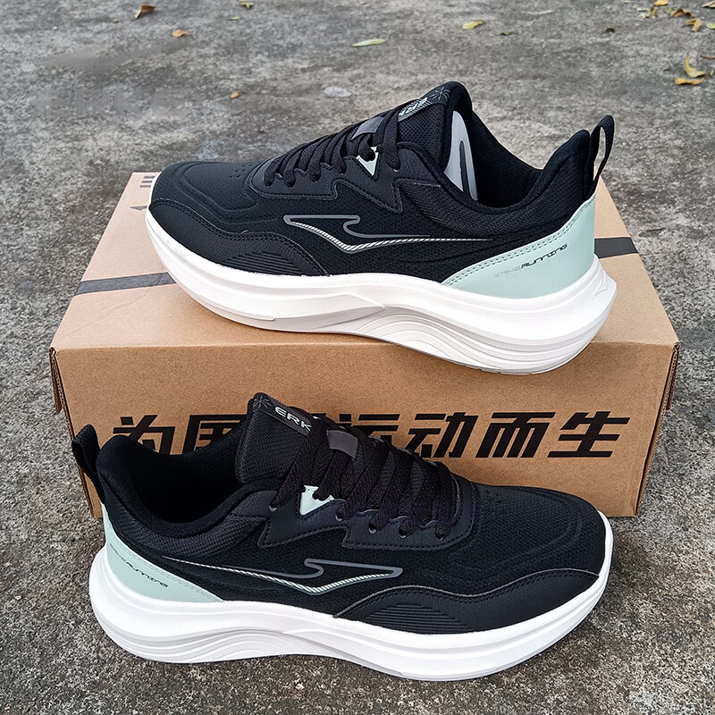 Erke Slip Resistant Abrasion Resistant Low top Casual Running Shoes Men’s Black White Green