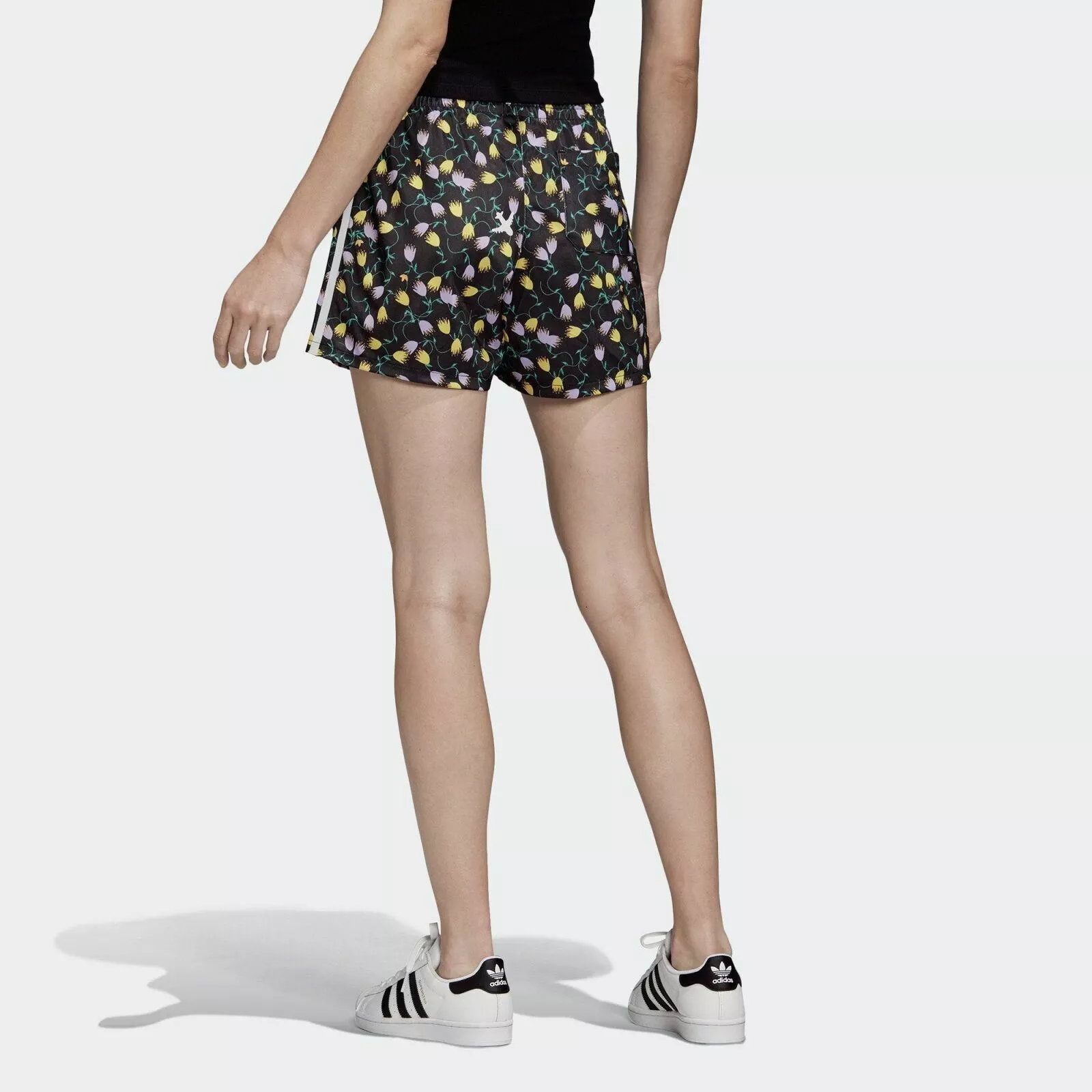 Женские шорты adidas originals Aop Shorts (черные) — фото 4
