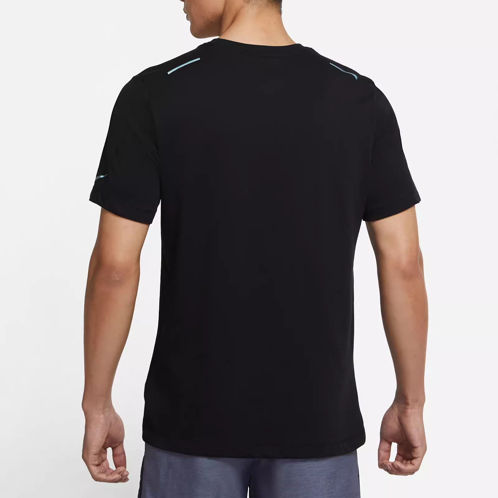 Мужская футболка Nike Sportswear (черная) — фото 4