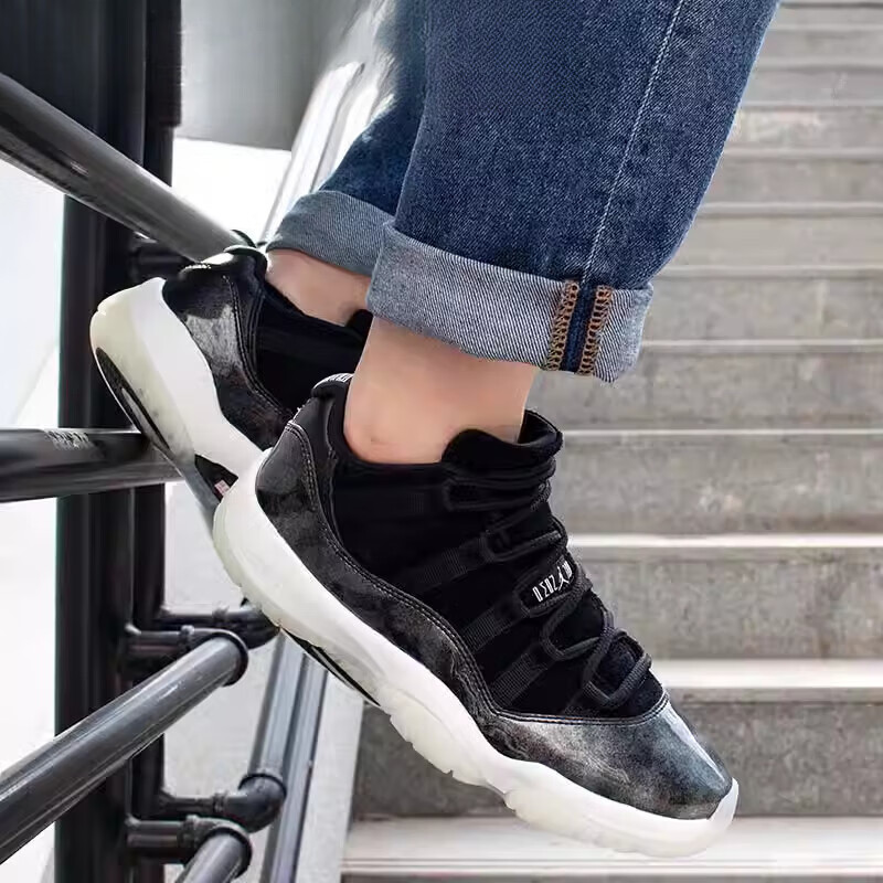 Кроссовки Jordan JordanAir Jordan 11 Low Barons GS (черные) — 黑/金属银/白 — фото 6