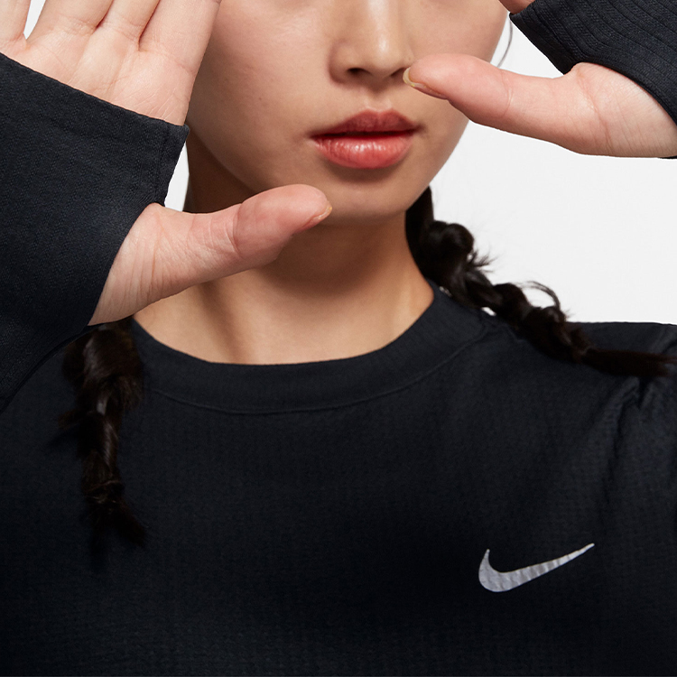 Женские футболка Nike Dri-fit Miler (черная) — фото 4