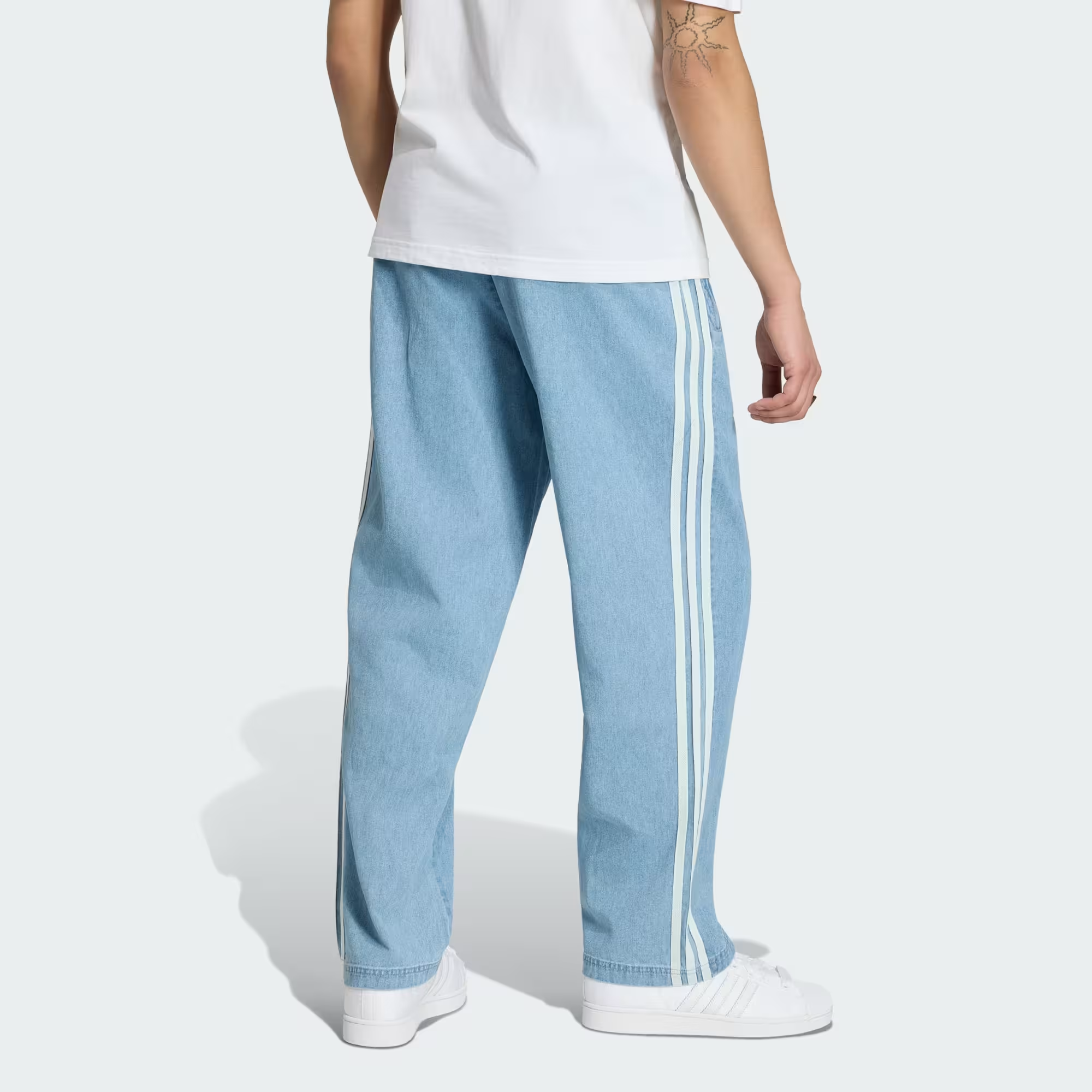 Мужские джинсы adidas Originals FB DENIM (цвет на фото) — фото 3