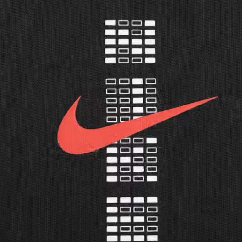 Футболка Nike Sportswear (черная) — фото 4