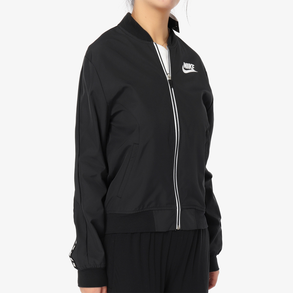 Женская куртка Nike Track Jacket (черная) — фото 5