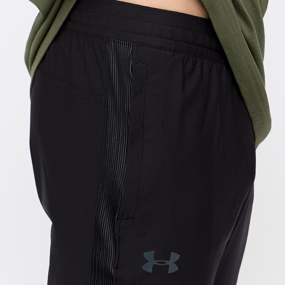 Under Armour Sports Pants Men's Black Moderate