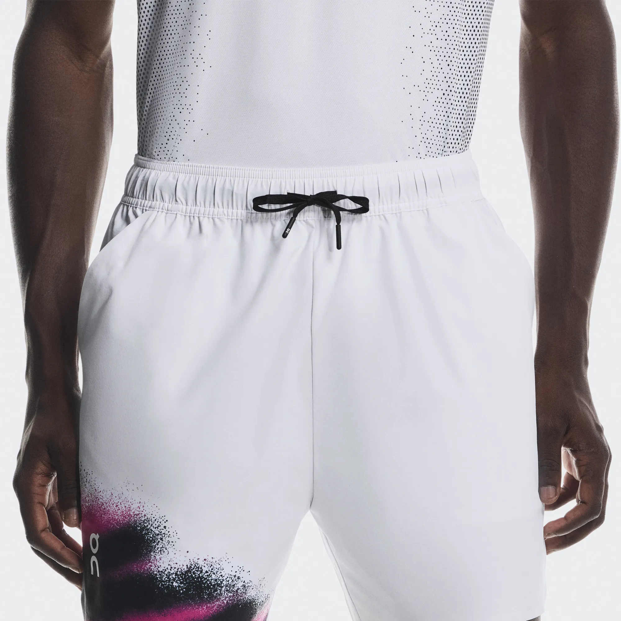 On Court Sports Shorts Men’s White | Black Moderate