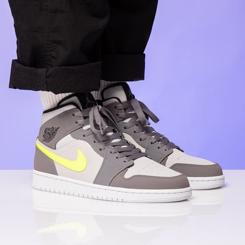 Кеды Jordan Air Jordan 1 Mid (зелено-серо-черный) — фото 3