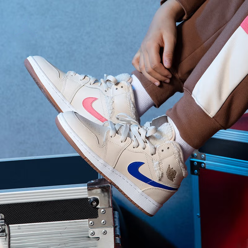 Jordan Air Jordan 1 Mid "Fleece" Swoosh GS