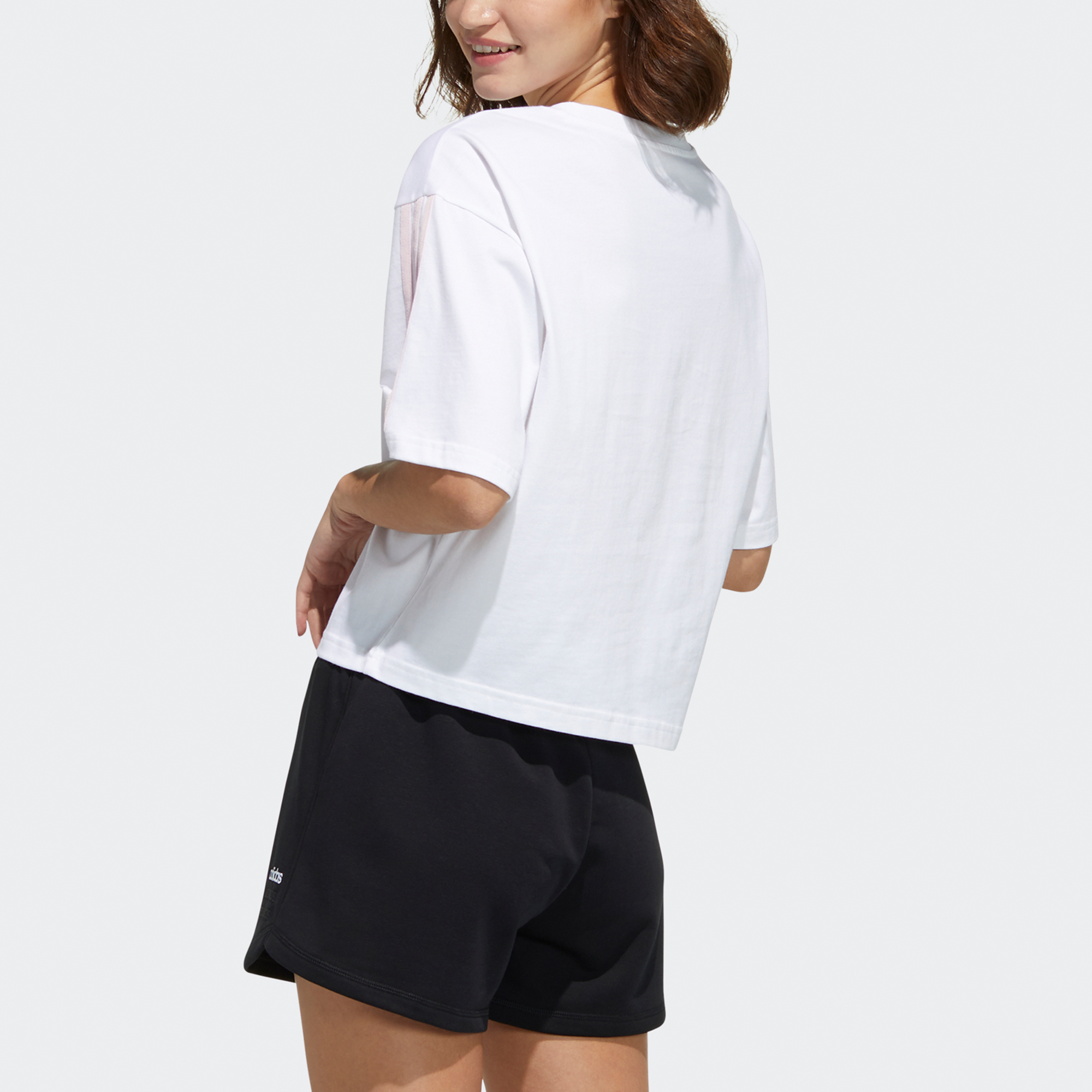Женская футболка adidas neo W Fav May Tee 1 (белые) — фото 3