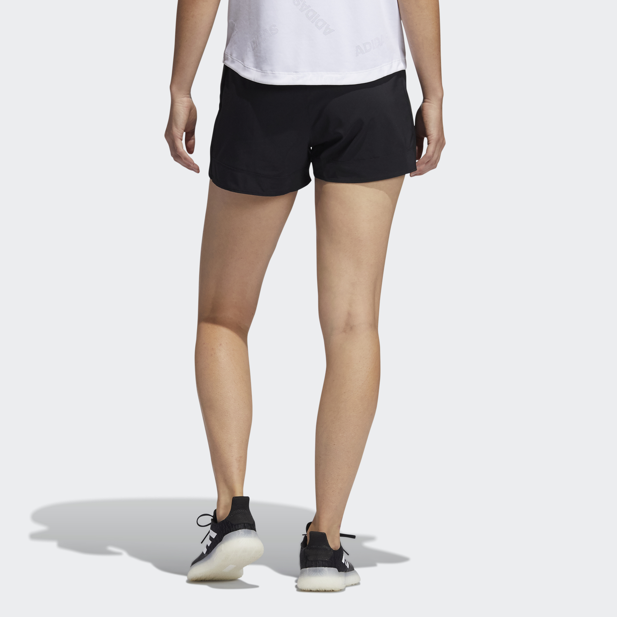 Женские шорты adidas Elev Wvn Pacer (черные) — фото 3