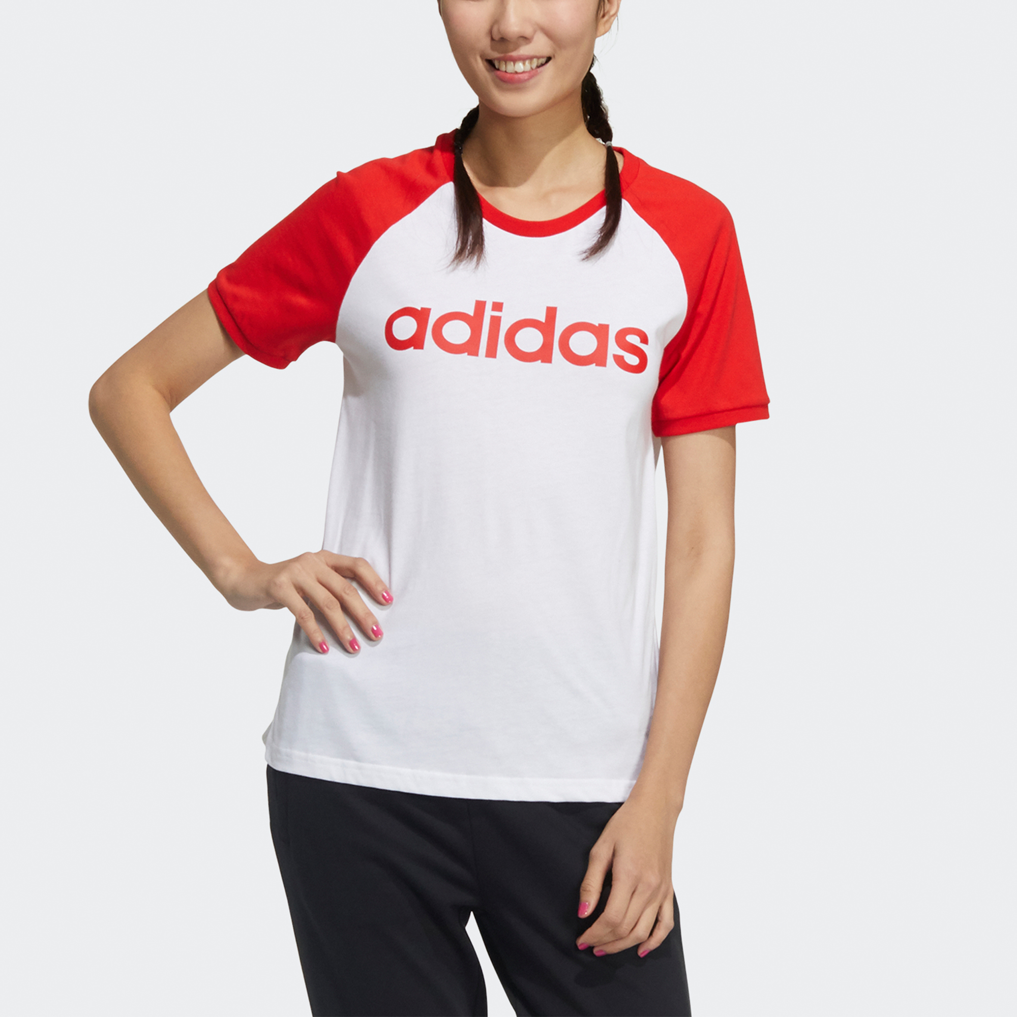 Женская футболка adidas neo Essentials Linear Tee (белая) — фото 2