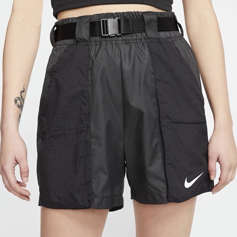 Женские шорты Nike Sportswear Swoosh (черный) — фото 3