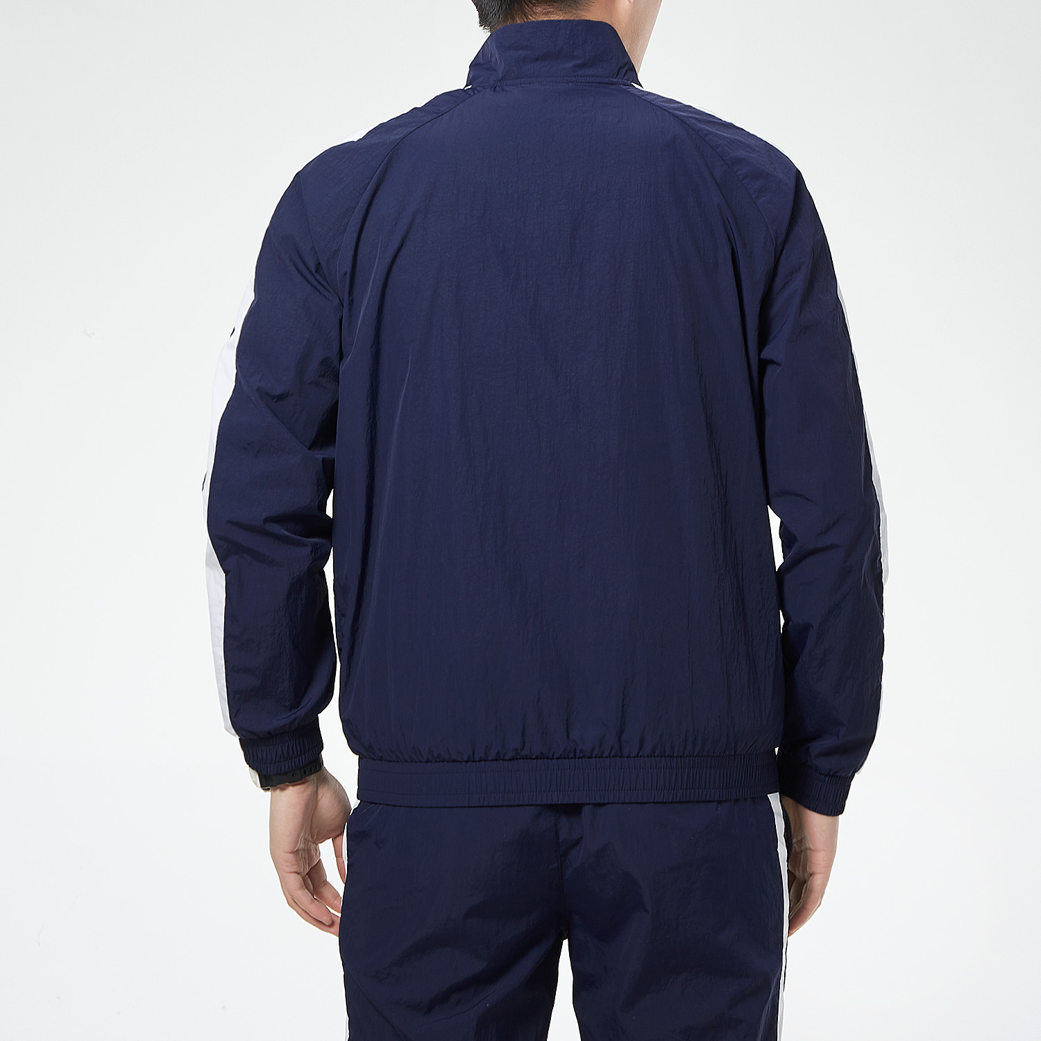 Мужская куртка PUMA Logo Jacket (черная) — фото 4