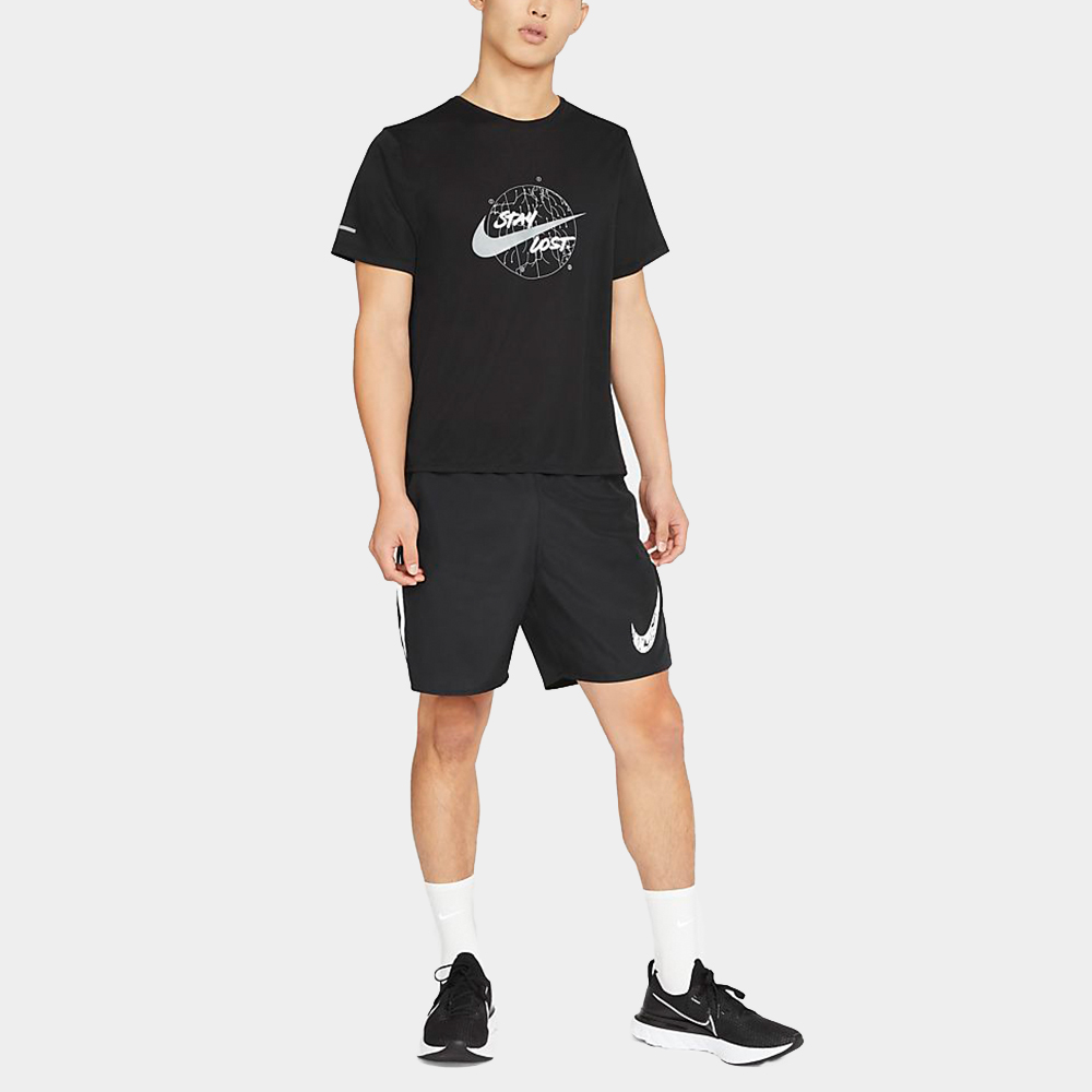 Мужская футболка Nike Dri-FIT Running (черная) — фото 5