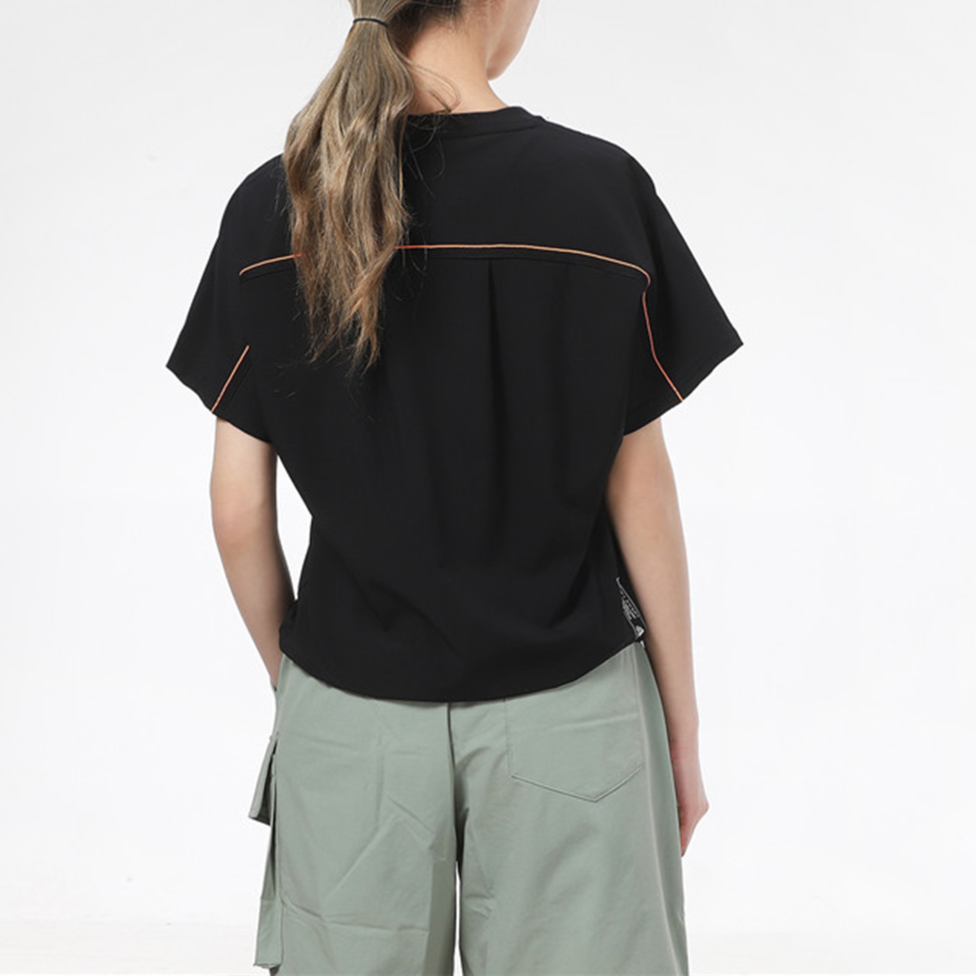 Женская футболка adidas Tech Tee Woven (черная) — фото 3