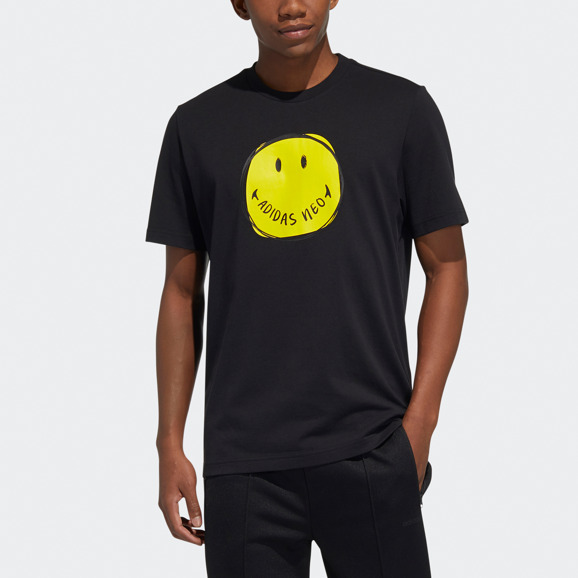 Мужская футболка adidas neo M Smly Tee 1 (черная) — фото 2