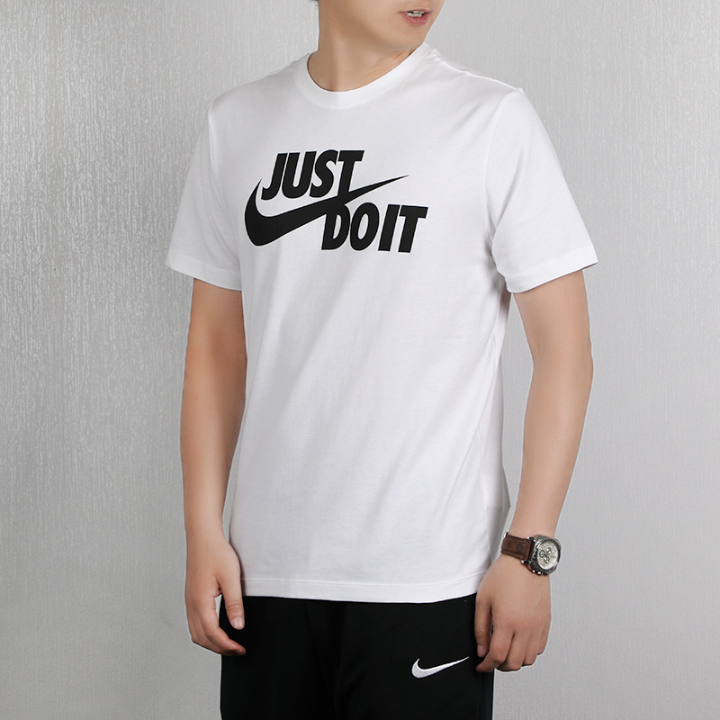 Nike Casual Sportswear Men’s Crew Neck Moderate