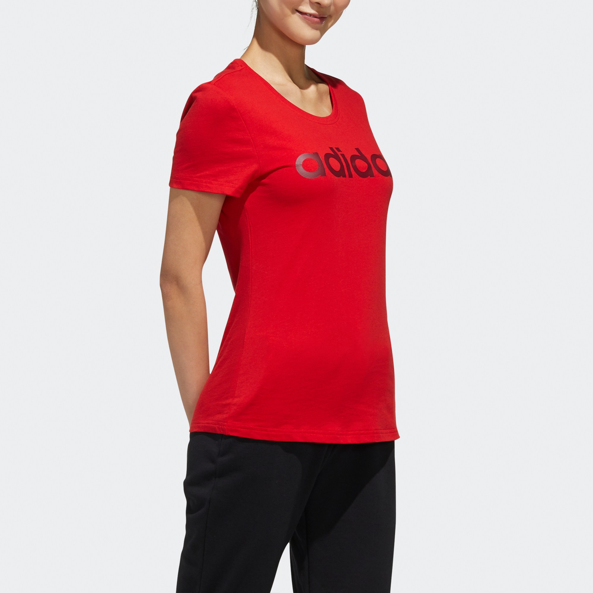 Женская футболка adidas neo Essentials (красная) — фото 4