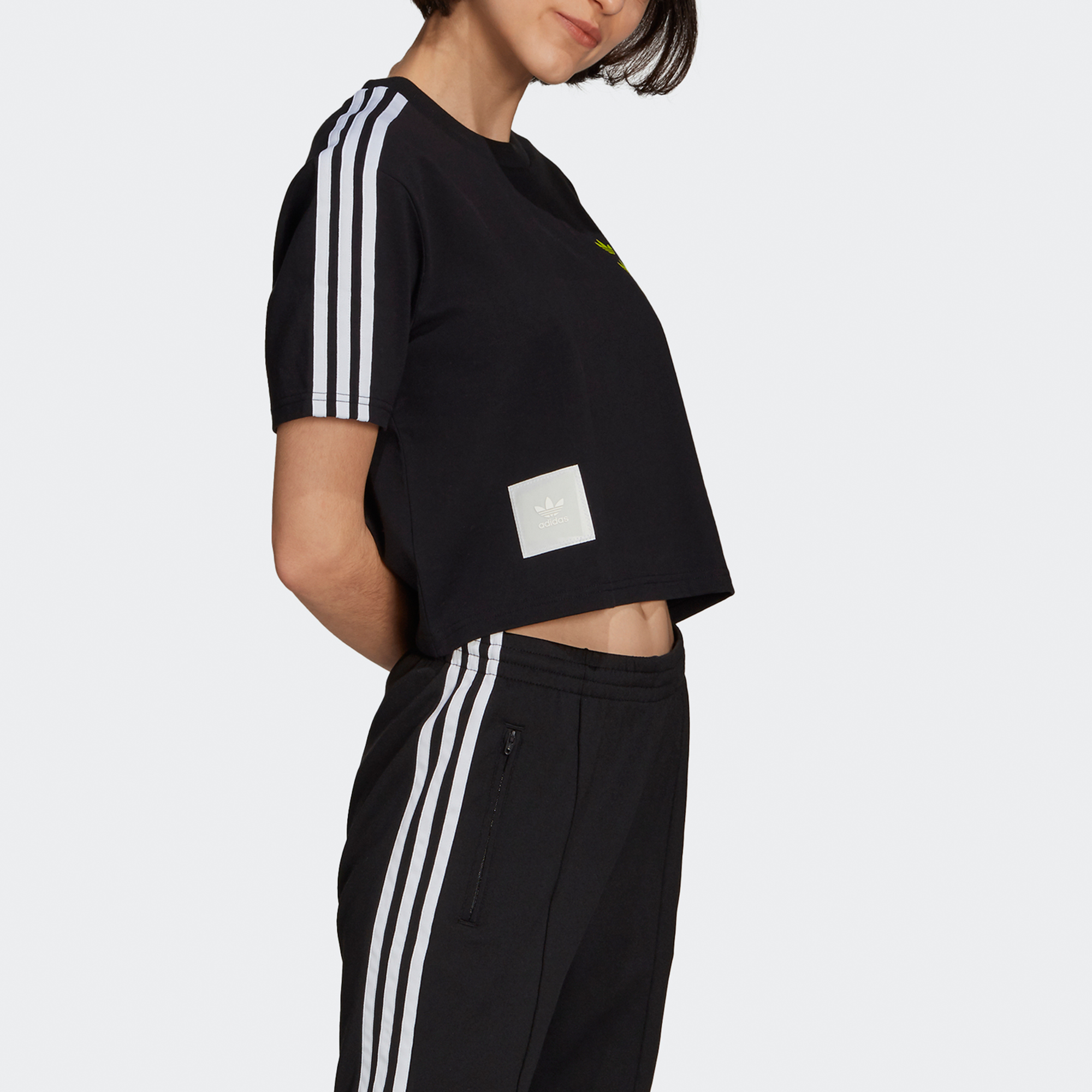 Женская футболка adidas Originals Logo (черная) — фото 4