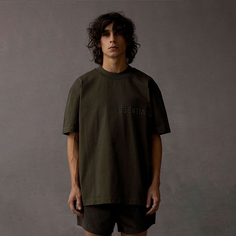 Женская футболка Fear of God Essentials (графитовая) — фото 3
