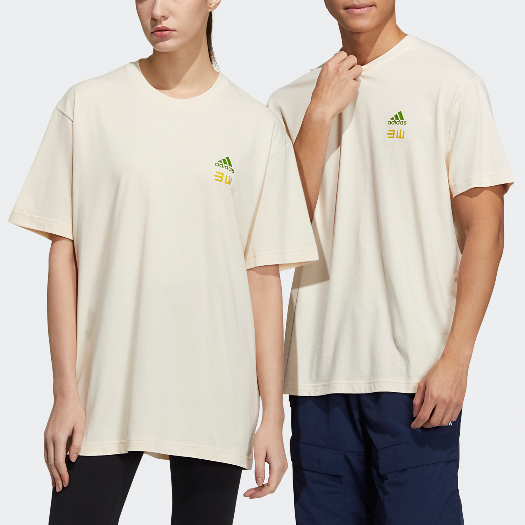 Футболка adidas Iseem Gfx Tee T (молочный) — фото 2