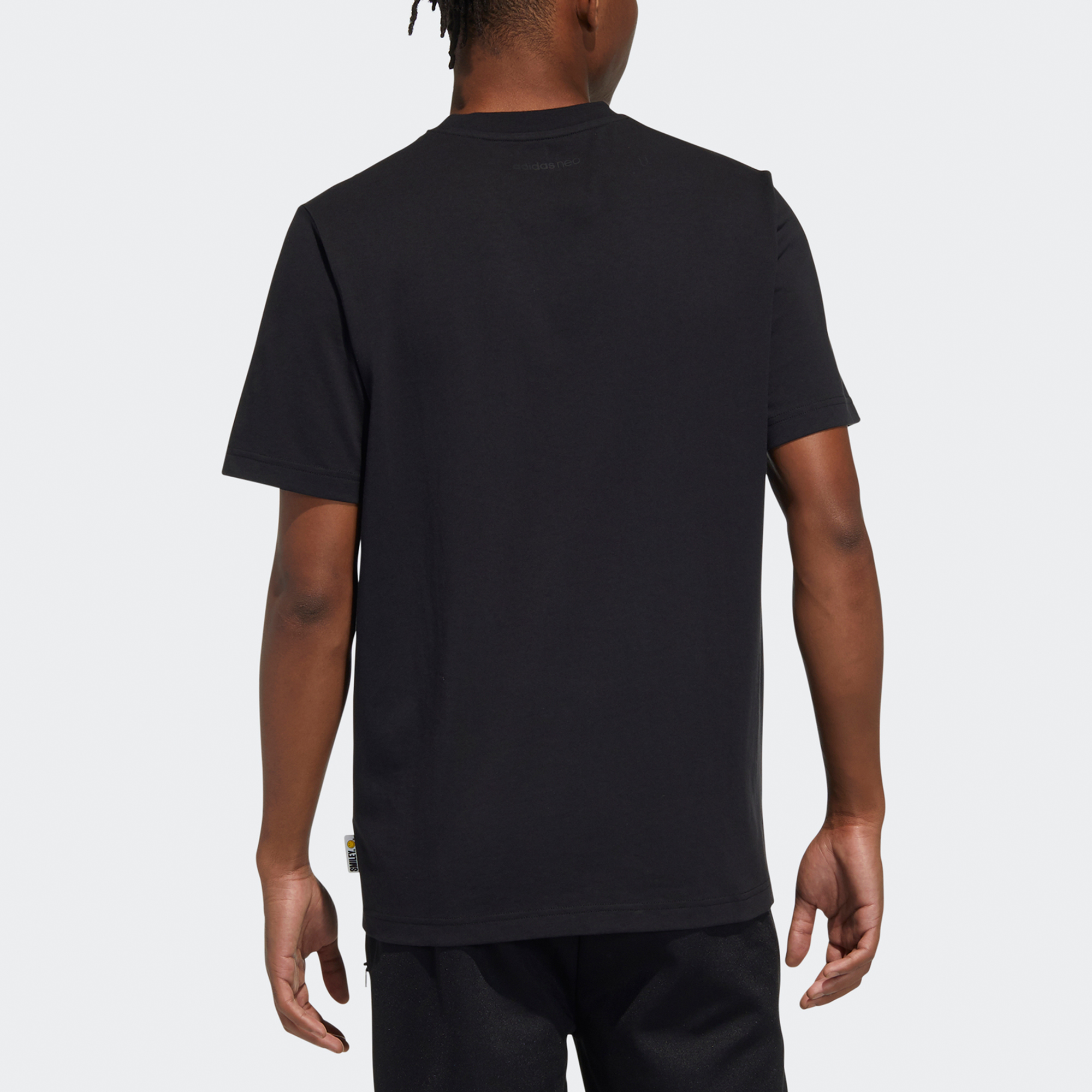 Мужская футболка adidas neo M Smly Tee 1 (черная) — фото 3