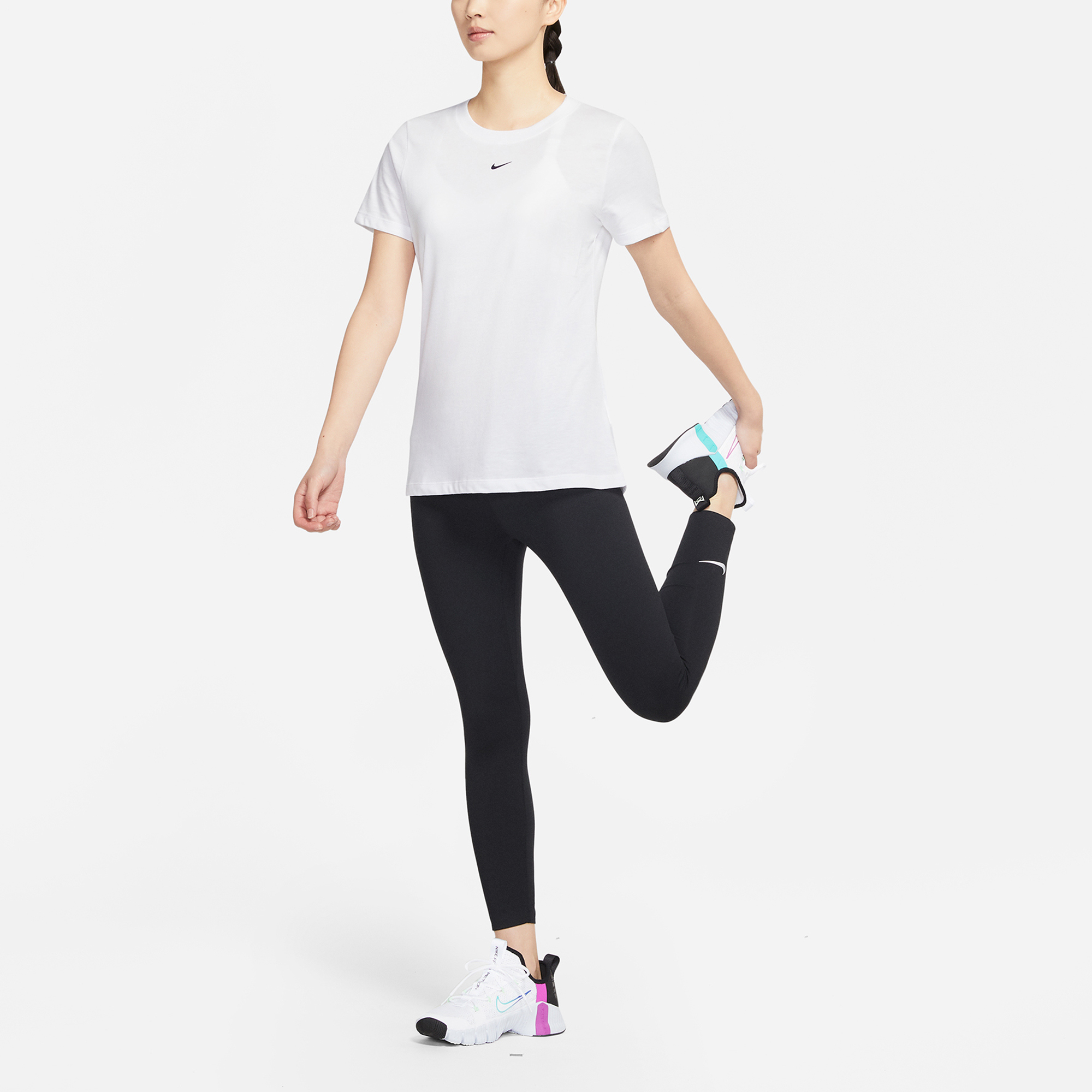 Женская футболка Nike Yoga Dri-fit (белая) — фото 3