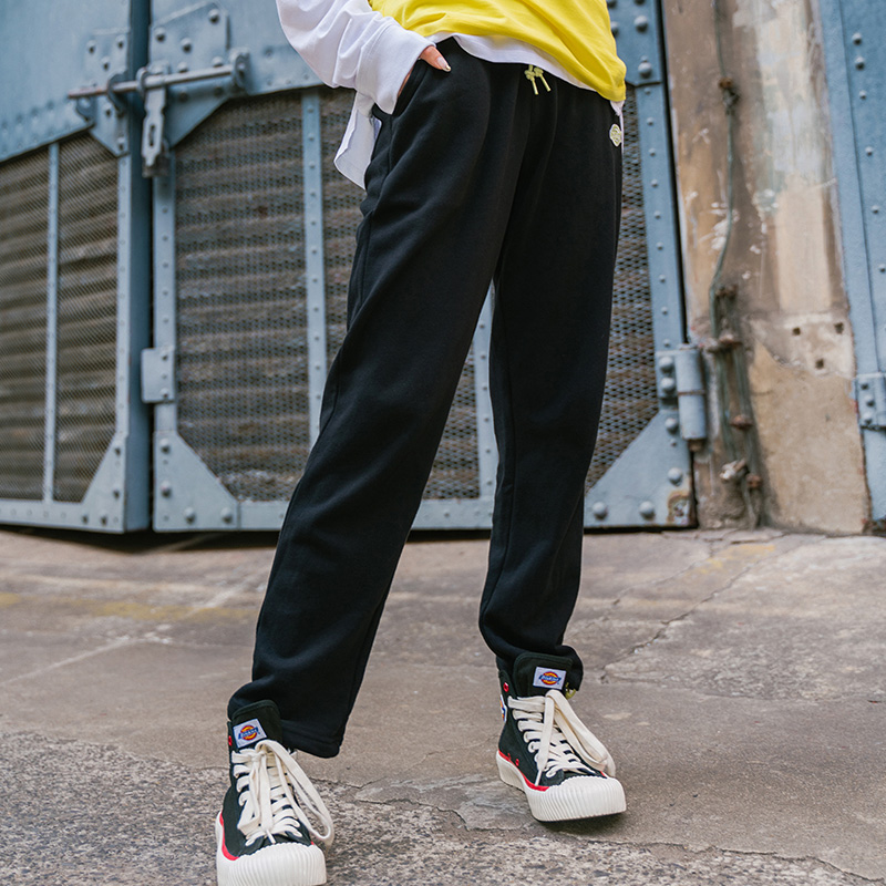 Женские спортивные брюки Dickies Tapered (черные) — фото 2
