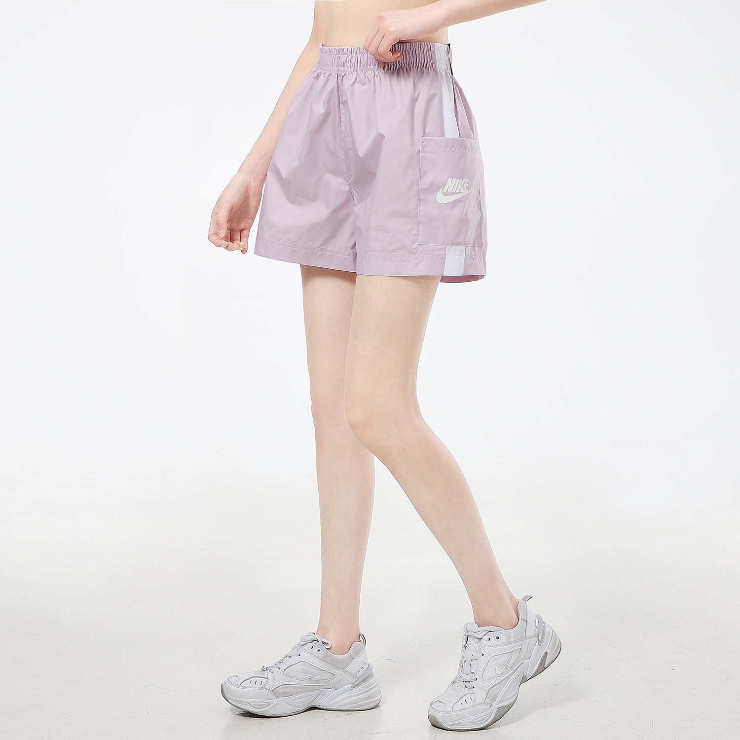 Женские шорты Nike Woven Shorts (светло-фиолетовые) — фото 5