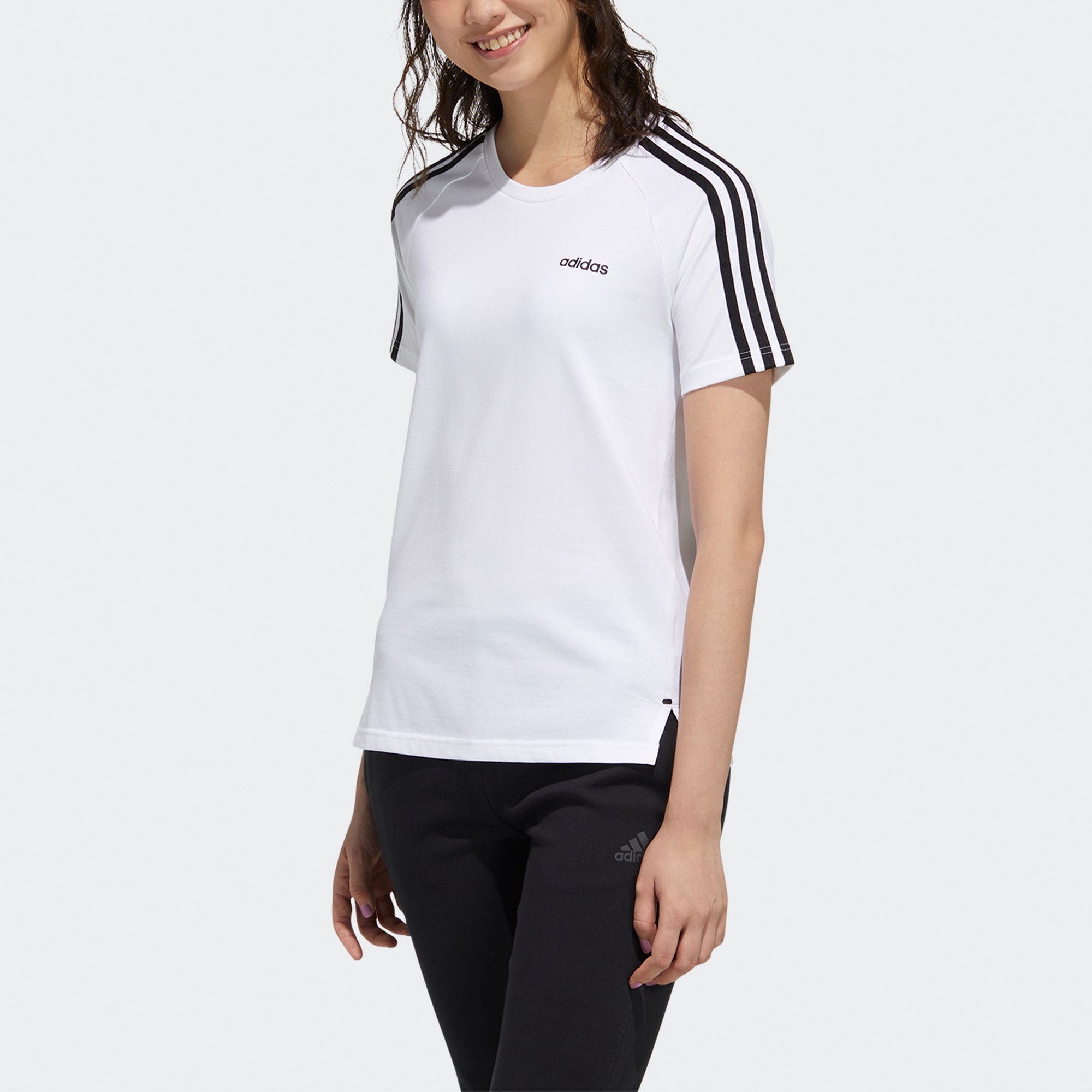 Женская футболка adidas neo W CE 3S (белая) — фото 2