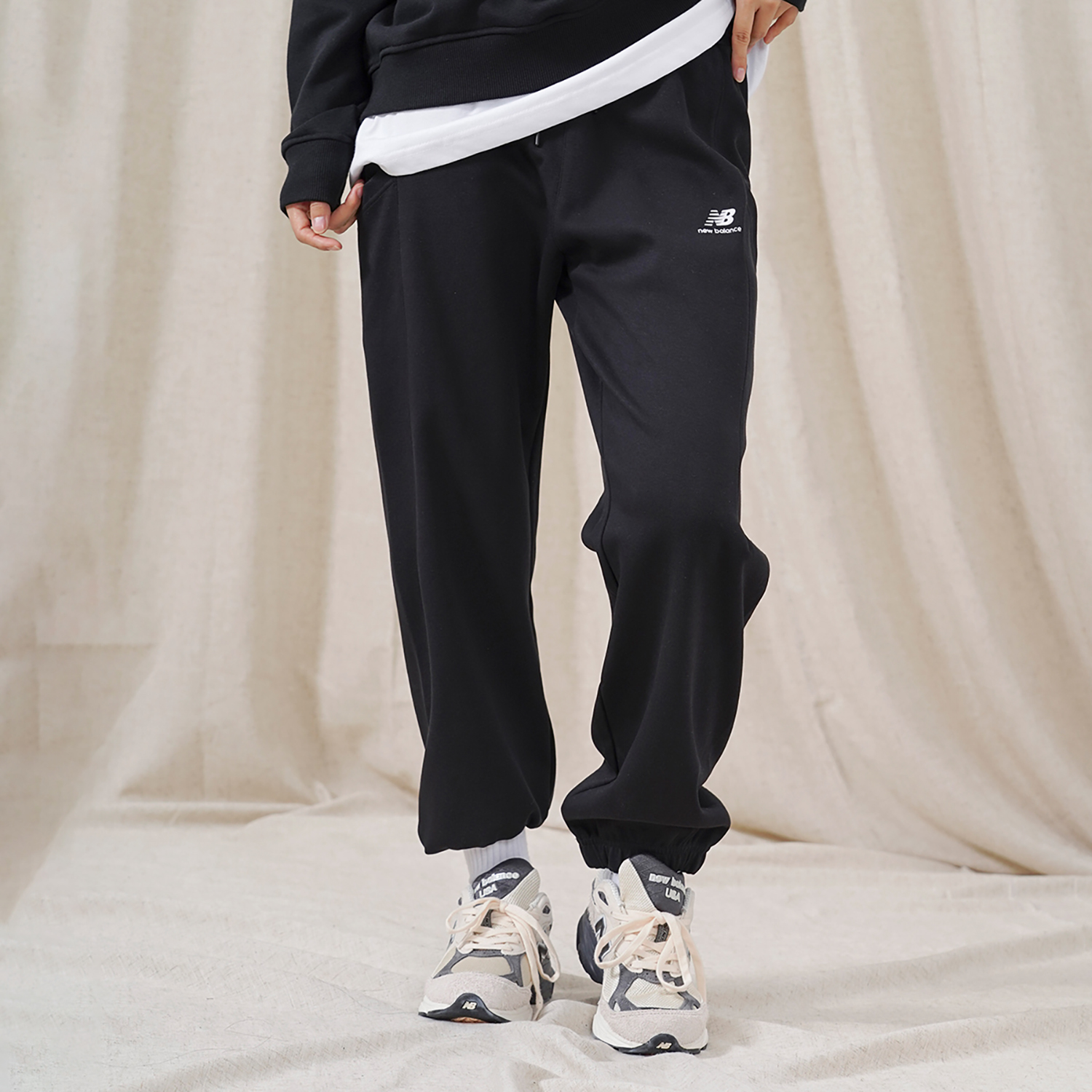 New Balance Running Pants Women’s Black Moderate Cuffed Pants