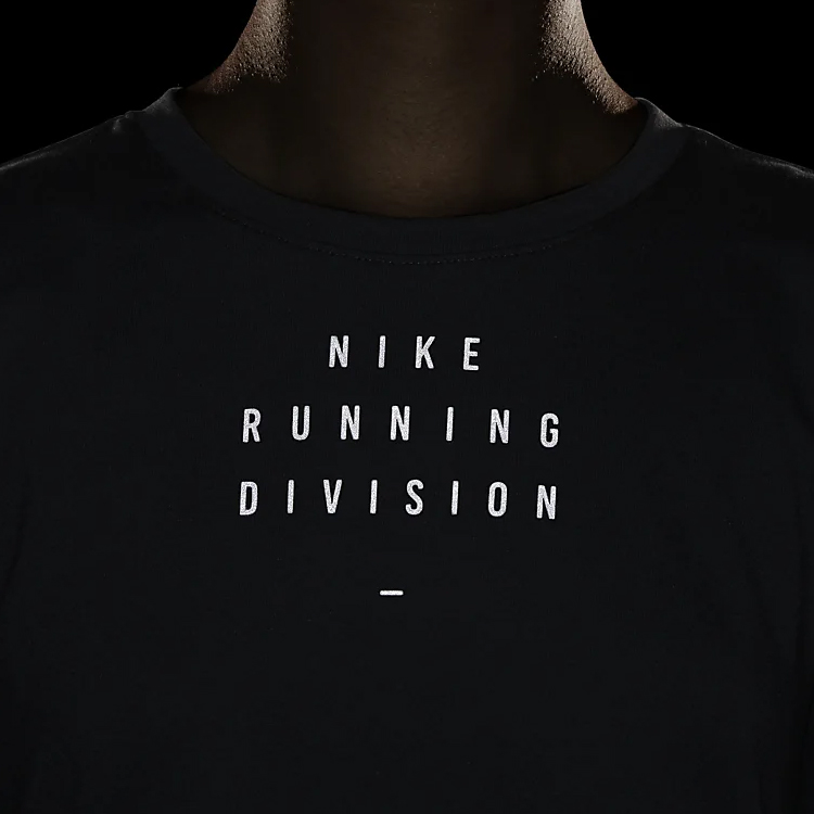 Женская футболка Nike (черная) — фото 4