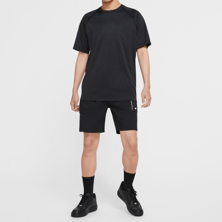 Мужская футболка Nike NSW Tech Pack (черная) — фото 5