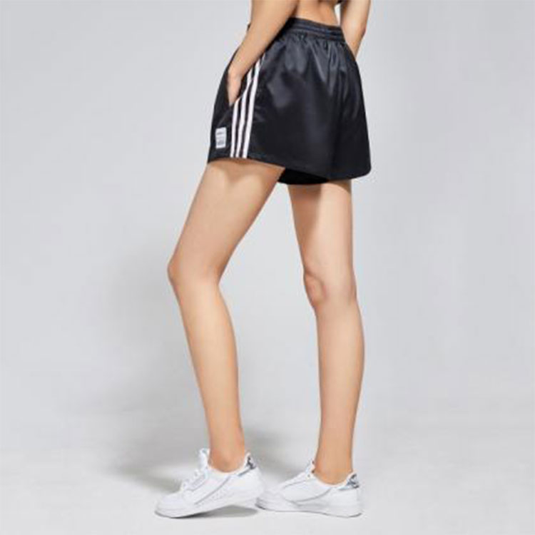 Женские шорты adidas neo x Pokémon (черные) — фото 4