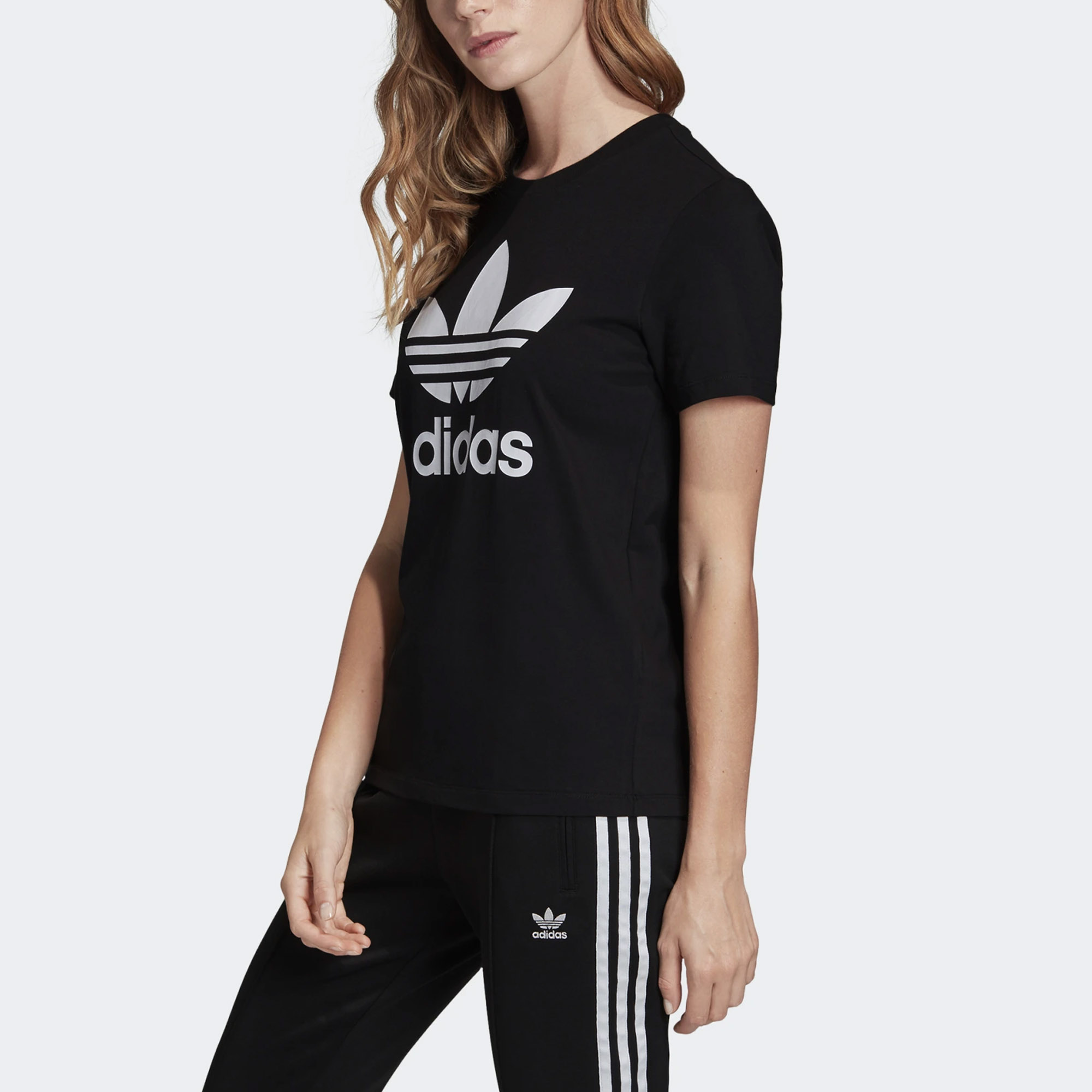 Женская футболка adidas (черная) — фото 5