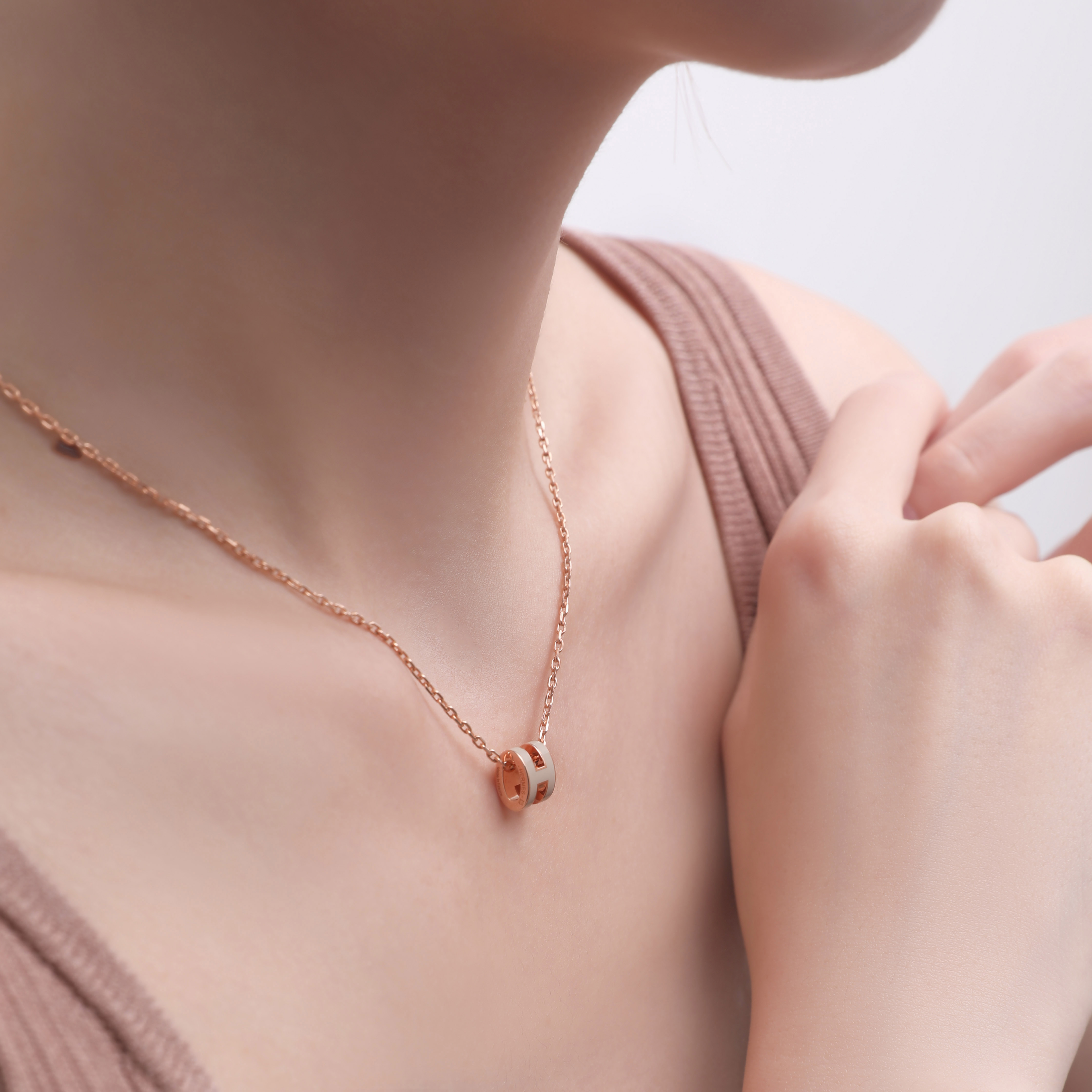 Женское колье Hermes Mini Pop H (серебристое) — фото 4