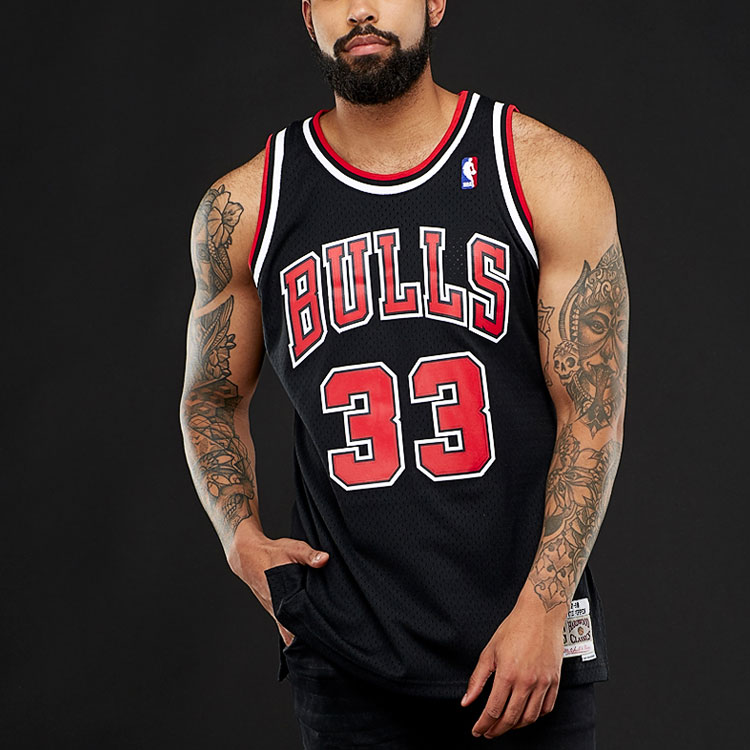 Mitchell & Ness Chicago Bulls Alternate 1997 98 Scottie Pippen Swingman Jersey