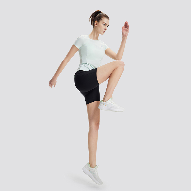 Saucony Sports Shorts Women’s Black Moderate Tight Pants