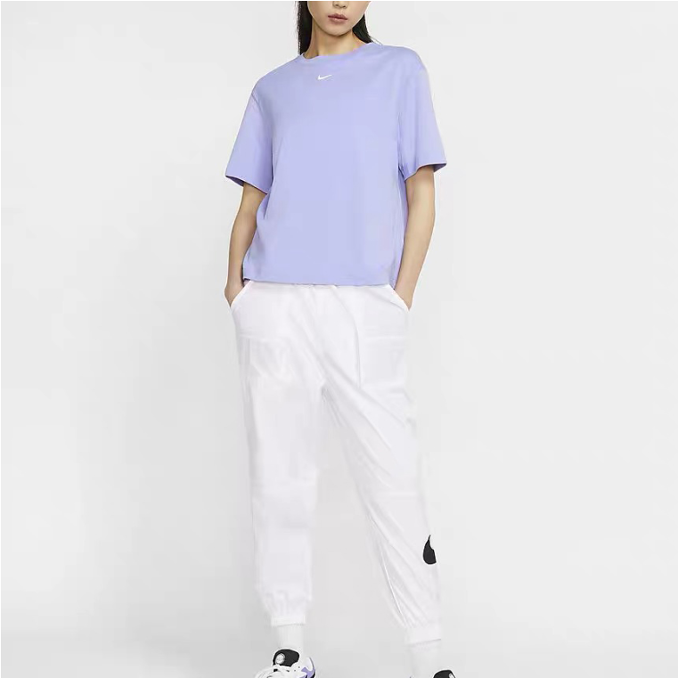 Женская футболка Nike Sportswear Essentials (сиреневая) — фото 4