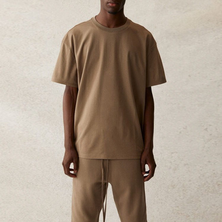 Футболка Fear of God Essentials SS21 Short Sleeve Tee Taupe LogoT (серо-коричневая) — фото 3