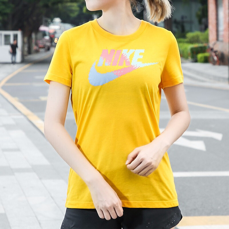 Женская футболка Nike (желтая) — фото 3