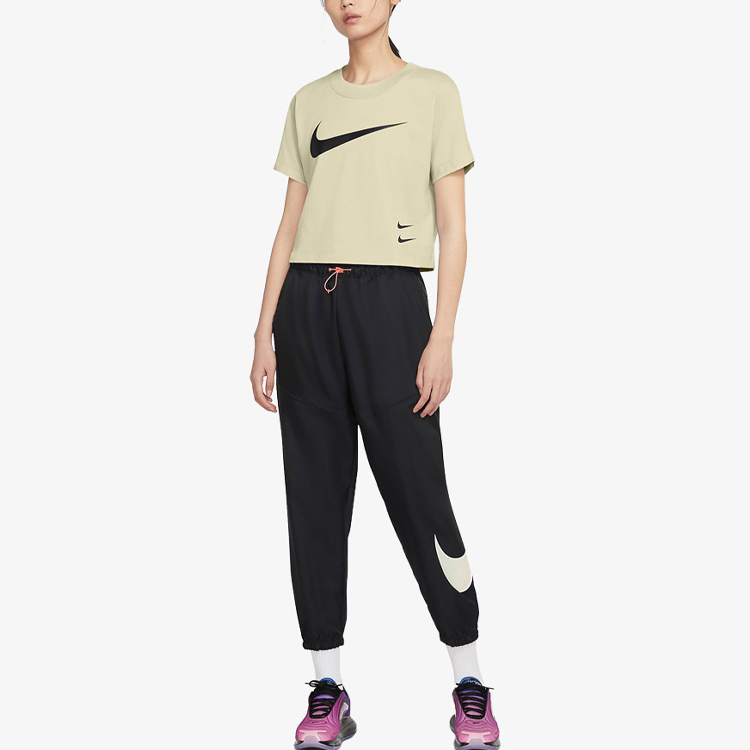 Женская футболка Nike Sportswear Swoosh (кремовая) — фото 3