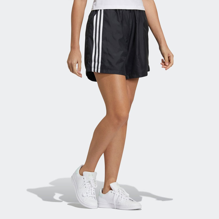 Женские шорты adidas Trefoil Shorts (черные) — фото 4