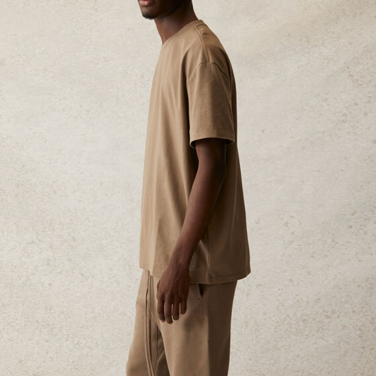 Футболка Fear of God Essentials SS21 Short Sleeve Tee Taupe LogoT (серо-коричневая) — фото 5