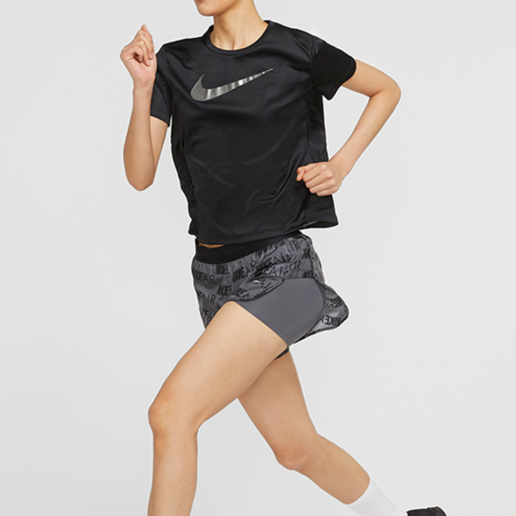 Женская футболка Nike (черная) — фото 3